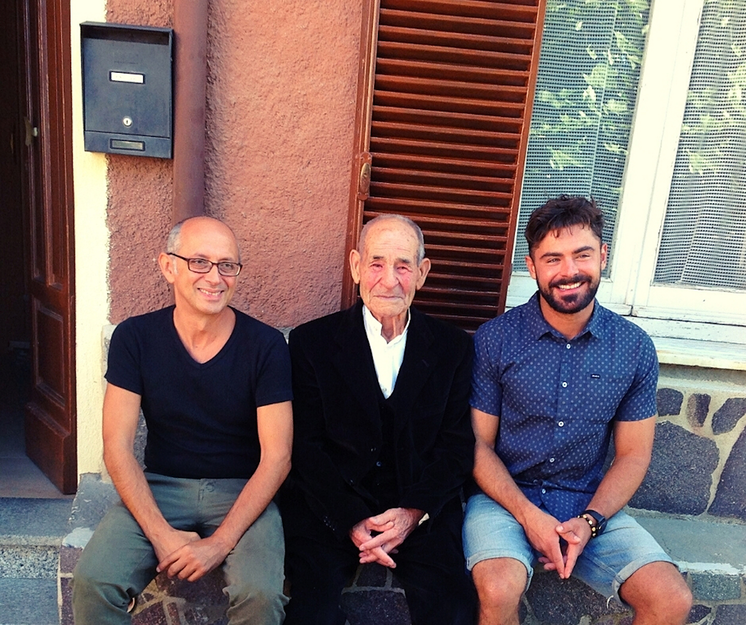 Moderno Viaggio Collage Semplice Post di Facebook