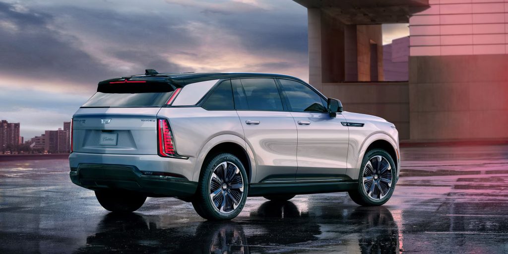 my25-escalade-iq-gallery-exterior-modal-rear-passenger-side