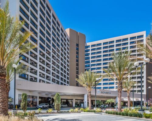 SHR_LosAngelesLAX_Exterior_Daytime_Entrance_PorteCochere_2 (1)